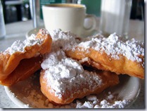 2006_11_cafe_du_monde_beignets 2006_11_cafe_du_monde_beignets